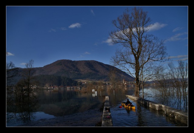 Planinsko polje iz čolna - foto