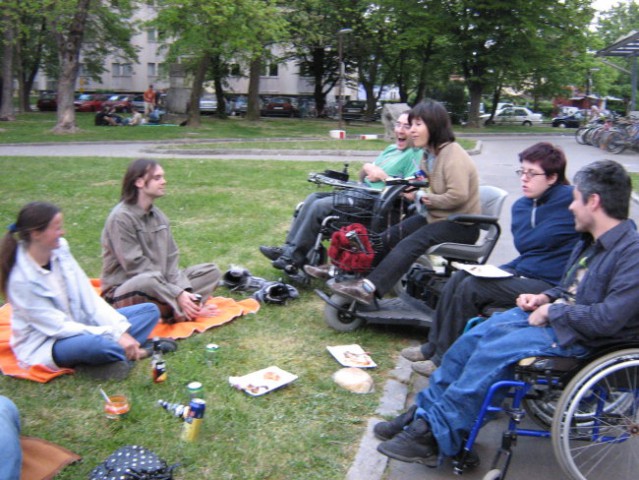 Domski piknik - april07 - foto