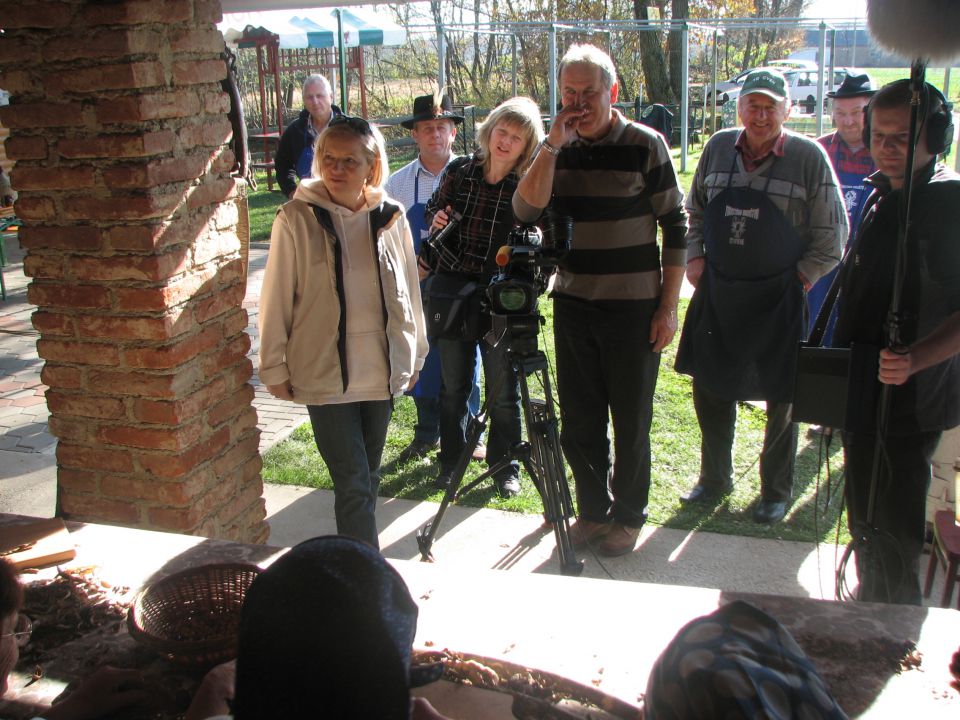 ZA ODDAJO LJUDJE in ZEMLJA - foto povečava