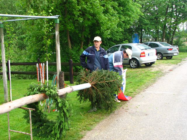 POSTAVITEV MAJPUNA - MLAJA 2011 - foto