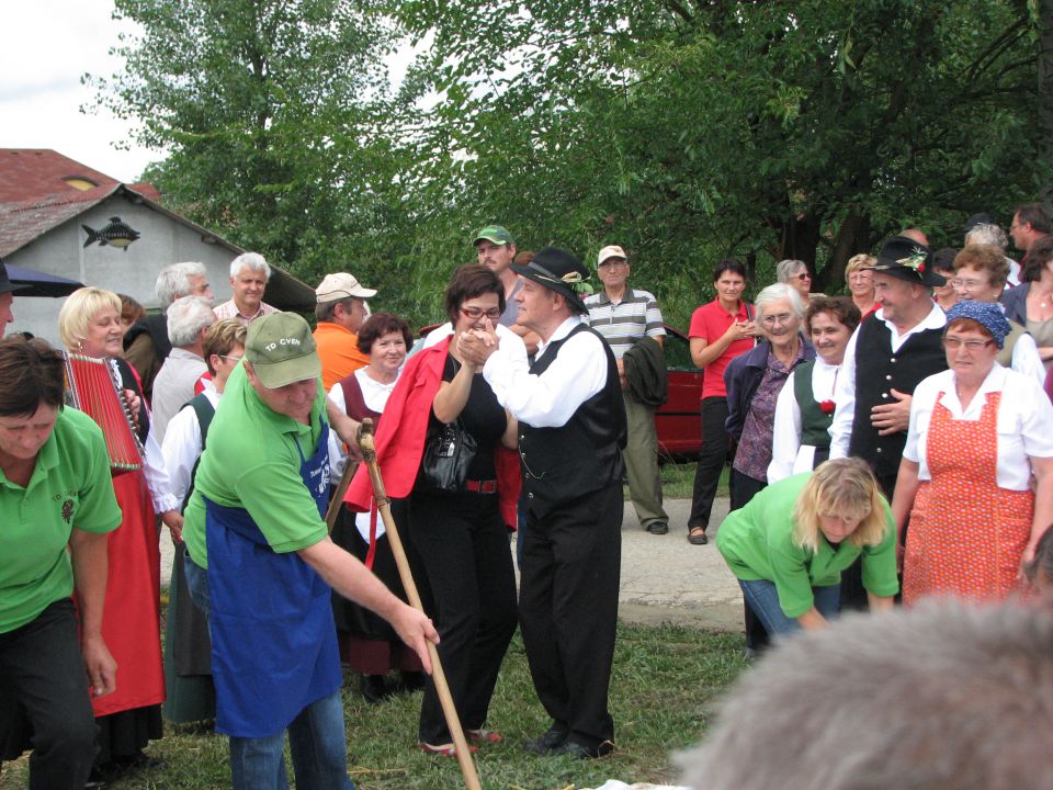 UTRINKI -ŽETEV 2000 ZLATIH ZRN - foto povečava