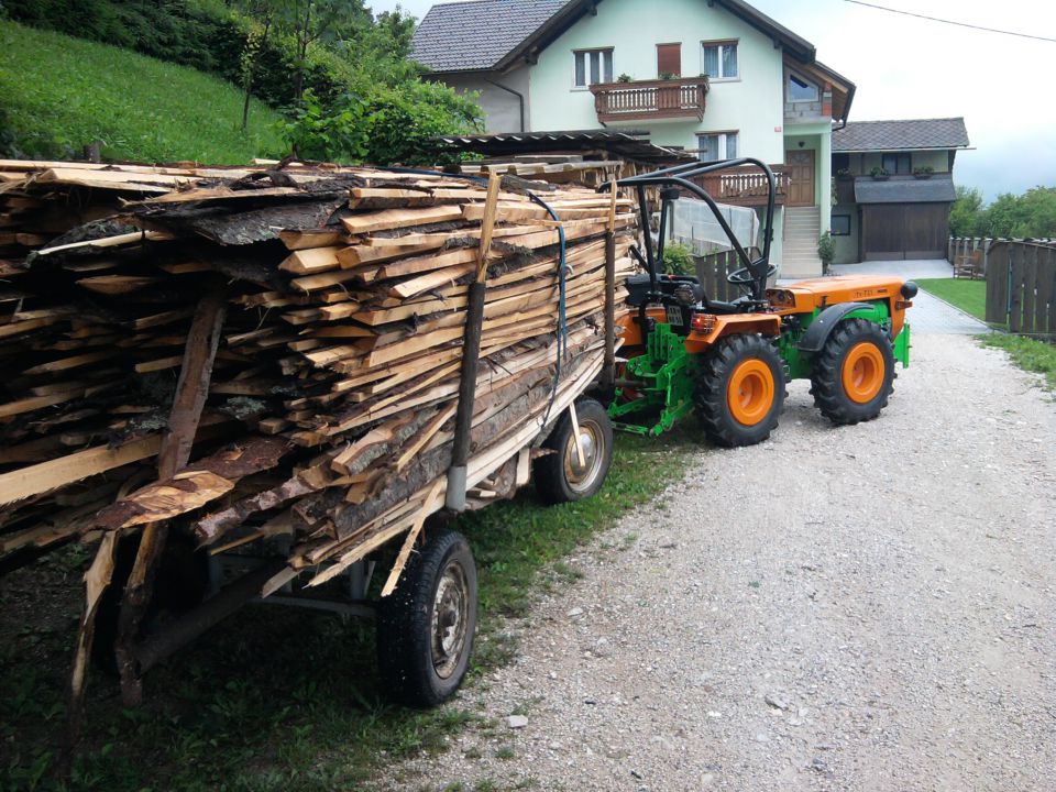 Prevoz odpadnega lesa - foto povečava