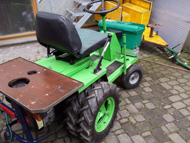 Muta komunalni traktor - foto
