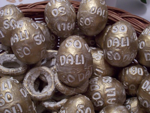 Das -jajca s podstavkom 50 kosov