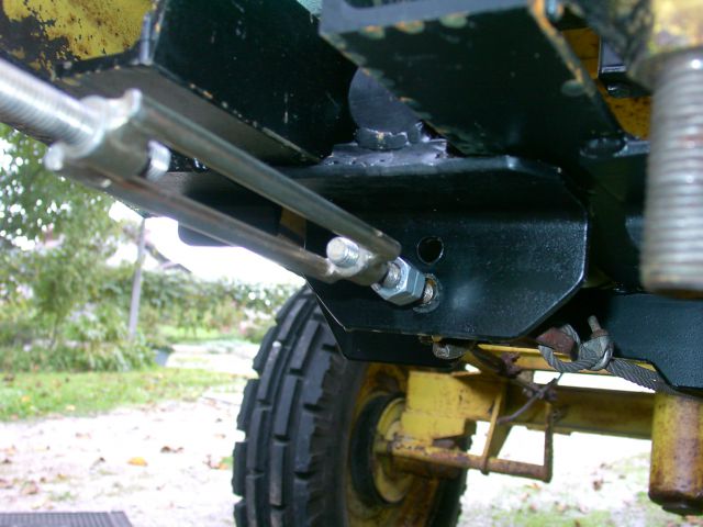 Hidravlične zavore na traktorski prikolici - foto