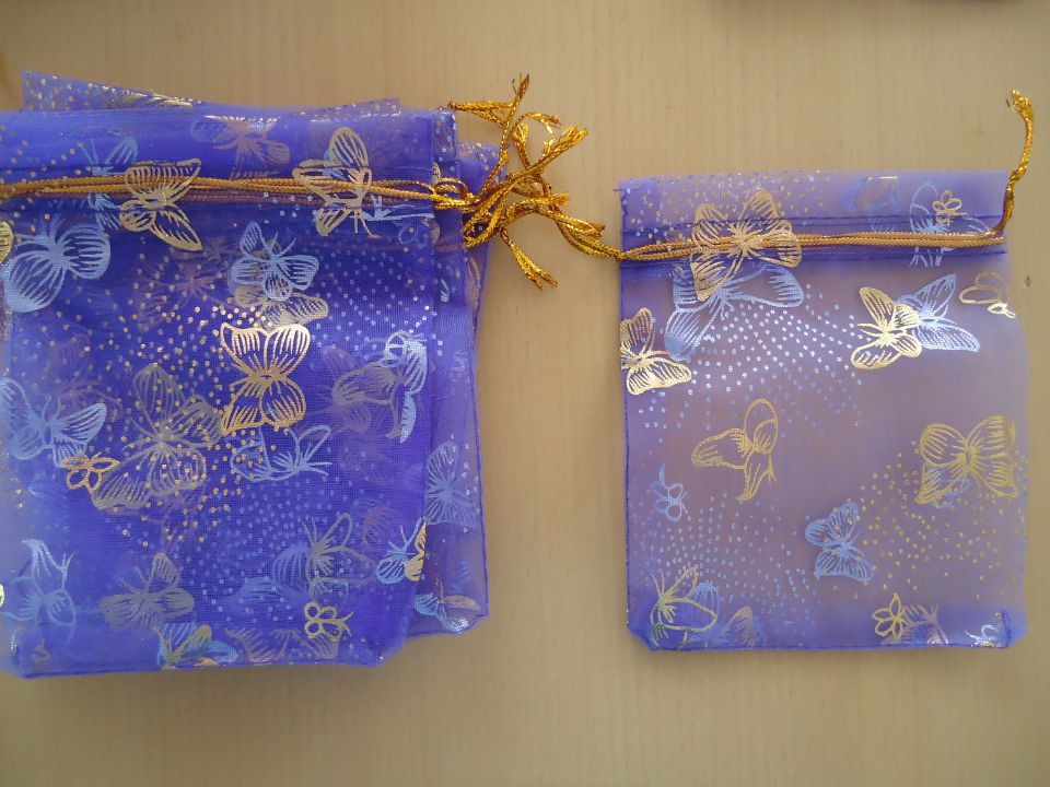organza vrečke 7x9 cm (cca) vijolične z zlatimi rožicami, 10kos=1,4 evr