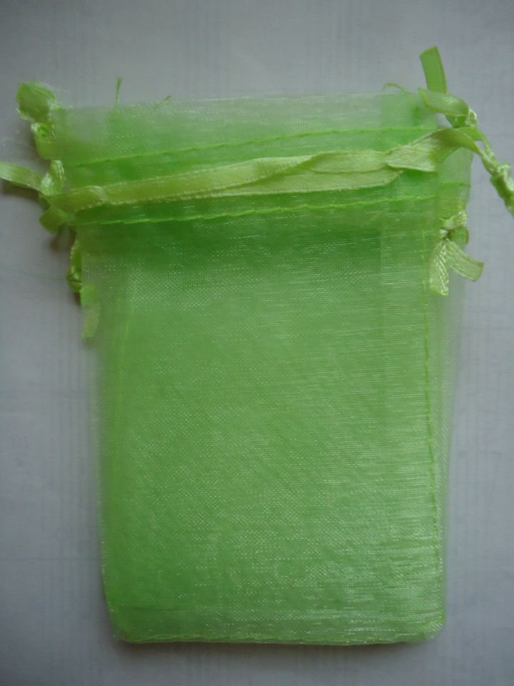 zelene organza vrečke 7x9 cm (cca) 10 kos=1,4 evr