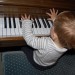 Mladi pianist.
