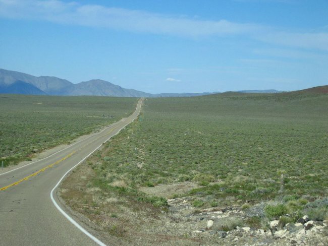nekončna cesta proti Dolini smrti