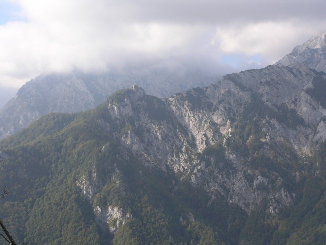 razgled z grebena nad votlino: trije dedci, tale je kamniški