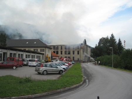 POŽAR V BIVŠI TEKSTILNI TOVARNI PREBOLD - foto povečava