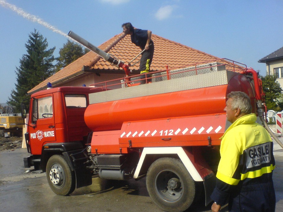 POŽAR V BIVŠI TEKSTILNI TOVARNI PREBOLD - foto povečava