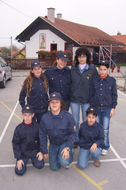 MLADINA V DRUŠTVU - foto