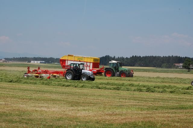 Demo košnja Komenda - foto