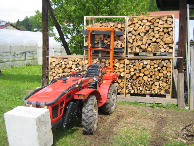 Priprava drv - foto