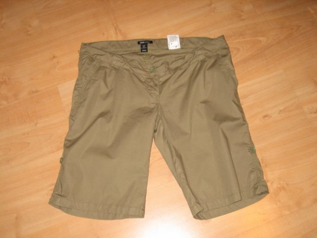 PRODANO - H&M kratke hlače, olivno zelene barve, velikost M, kot nove