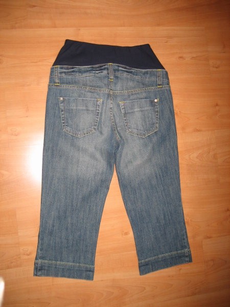 PRODANO-H&M, tričetrt jeans hlače-zadaj