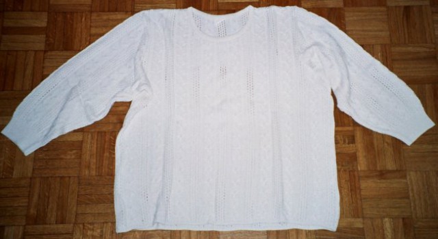 Bel pulover, št. 40, 50% bombaž in 50% akril, 1500 SIT