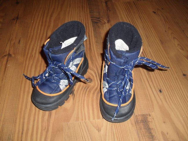 Zimski škornji, nepremočljivi, podloženi, unisex, št. 24, 8 eur