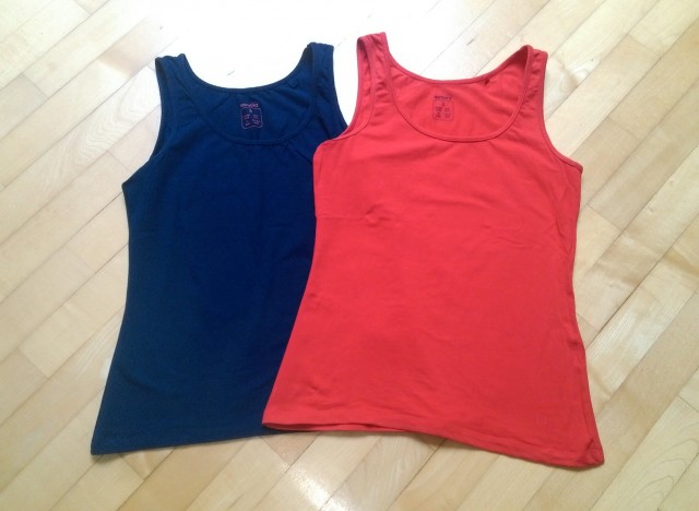 Modra in rdeča majica, obe brez rokavov, kos: 3eur