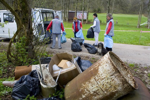 Čistilna akcija ''Očistimo Postojno 2008'' 26 - foto