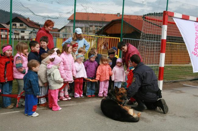 Nastop za otroke v Logatcu-18.04.06 - foto povečava