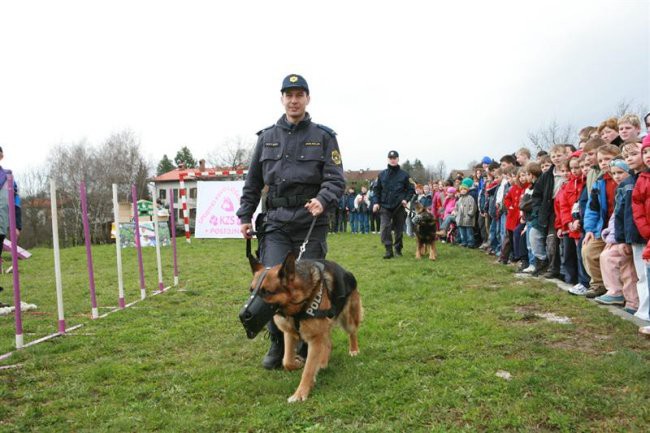 Nastop za otroke v Prestranku-11.04.06 - foto povečava