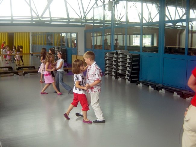 Petrin ples in Samotov roj.dan 2008 - foto povečava
