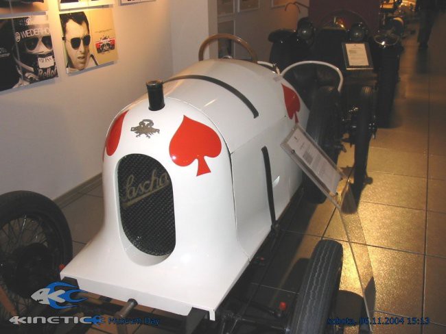 Porsche muzej stuttgart - foto povečava