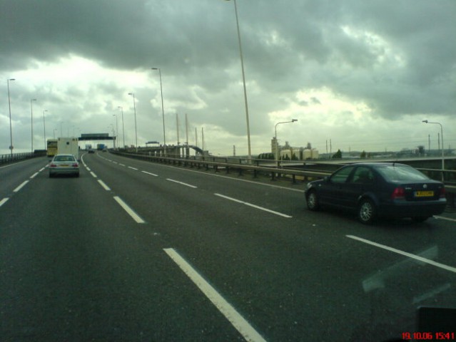 London Bridge, na M25 London orbital, clockwise, cez reko Temzo.