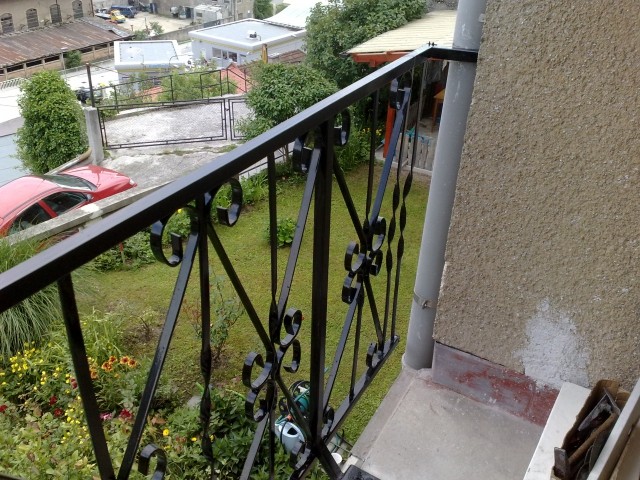 Kovinska ograja balkon - foto