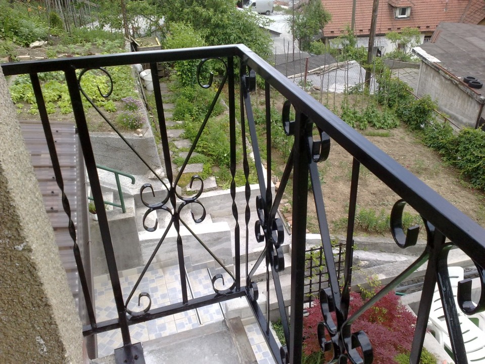 Kovinska ograja balkon - foto povečava