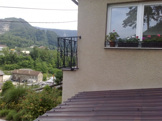 Kovinska ograja balkon - foto