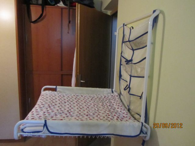 Previjalna miza- stenska, zložljiva, iz Ikee,