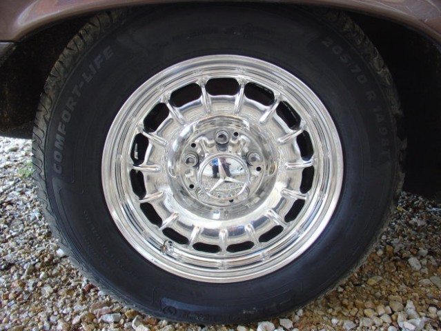 Chrome wheels, chrome bolts and chrome wheel cap.

BRAND NEW TIRES!!