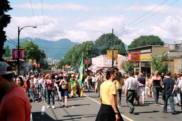 Commercial Drive_street Festival_2006 - foto