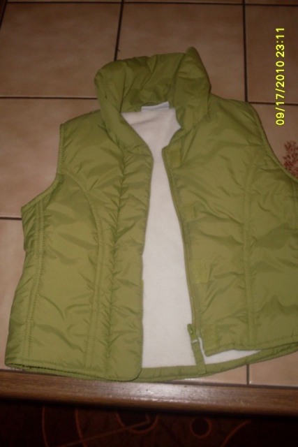 2. brezrokavnik št.92, nikoli nošen,...4€