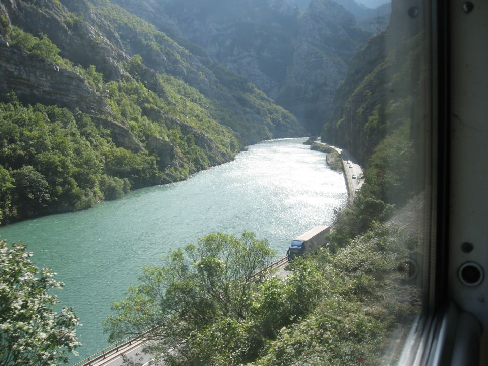 Mandarinca vlak v dolino reke Neretve - foto povečava