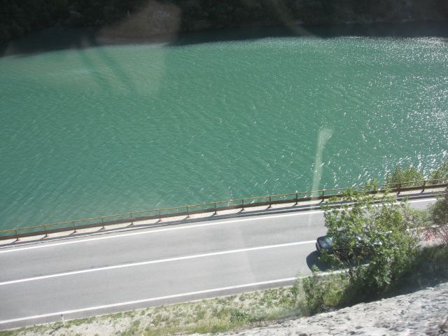 Mandarinca vlak v dolino reke Neretve - foto