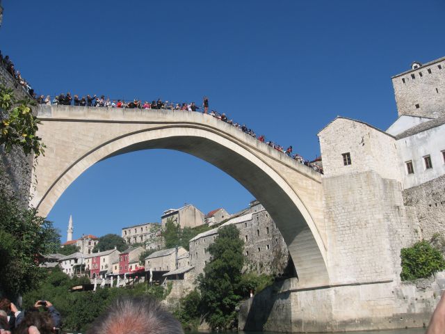 Most s katerega skačejo v Neretvo