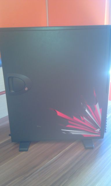 Asus Republic Of Gamers concept - foto