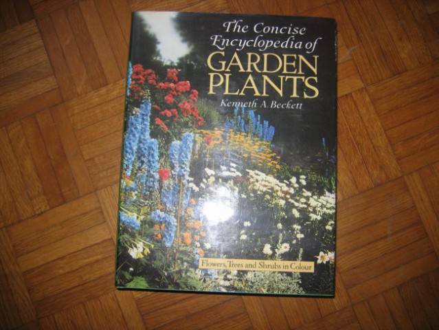 The Concise Encyclopedia of GARDEN PLANTS (Flowers, Trees and Shrubs in Colour) - Kenneth 