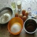 Sestavine potrebne za marmorni kolač:
mleko,olje, jajca, vanilin, pecilni, moka, sladkor,