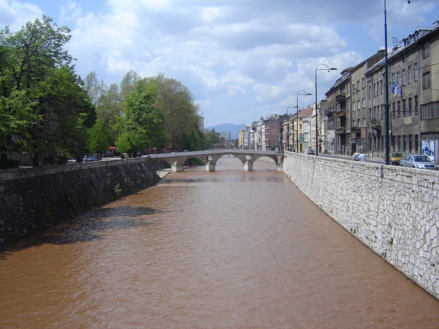 Reka Miljacka in most(čuprija) Latinski...