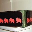 še nedokončana škatla s slončki