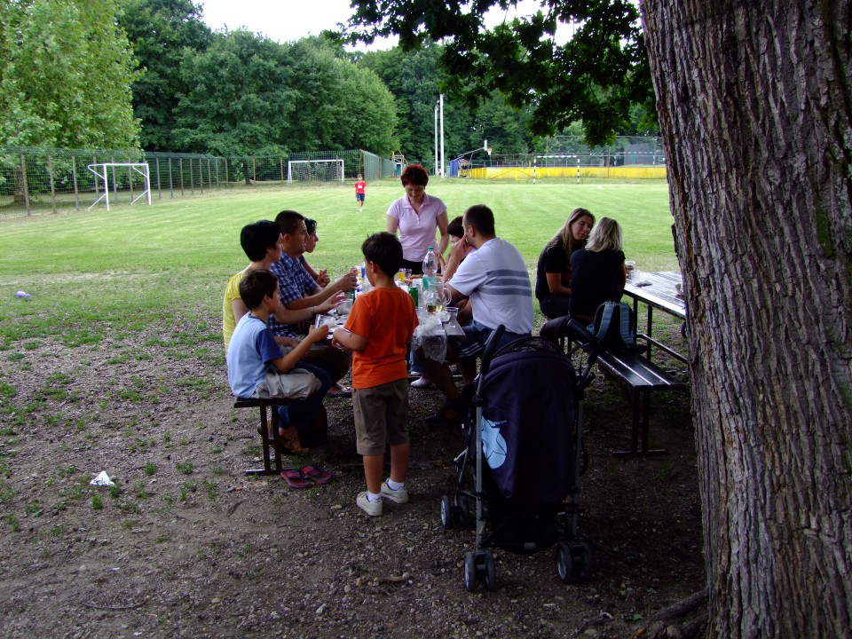 Piknik 10.06.2009 - 1.b razred  - foto povečava