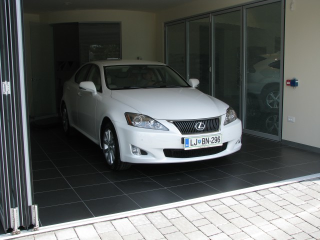 Lexus si220d - foto