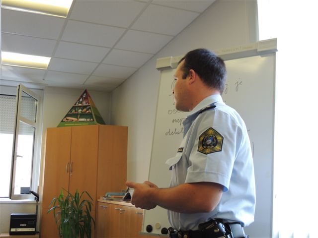 Predavanje policista 6.9.2012 - foto povečava