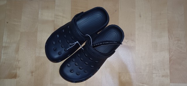 42 natikači, novi, z etiketo. 1,5€.