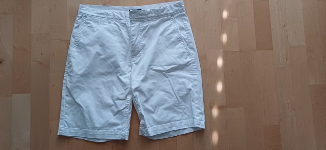 29 kratke hlače, kot nove. 1,5€.